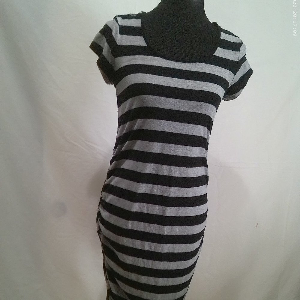 Old Navy Maternity Black& Grey Sun dress    size Small  Short sleeve